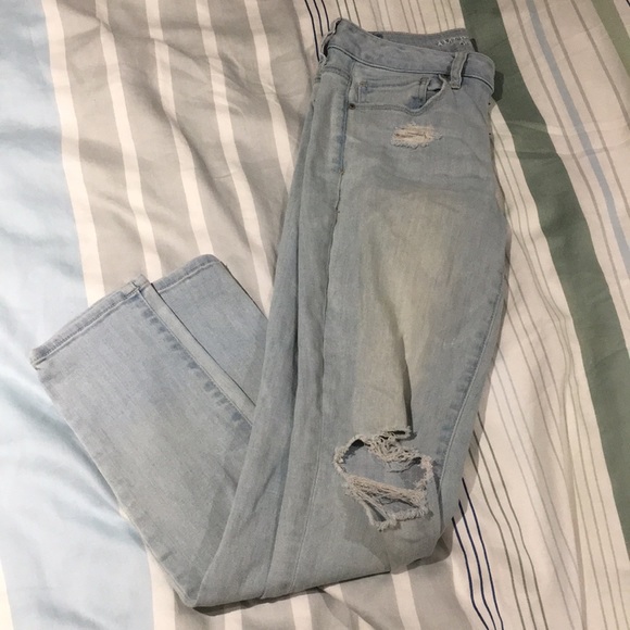 Light washed ripped American Eagle jeans - Picture 5 of 5
